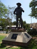 104 Alice Springs - Denkmal für den größten Erforscher Australiens John McDouall Stuart