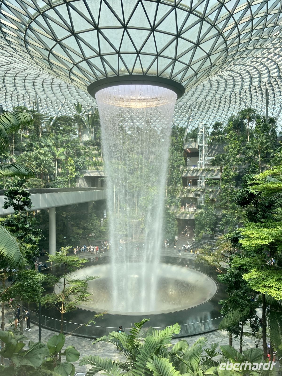 Indoor Wasserfall Singapur Flughafen