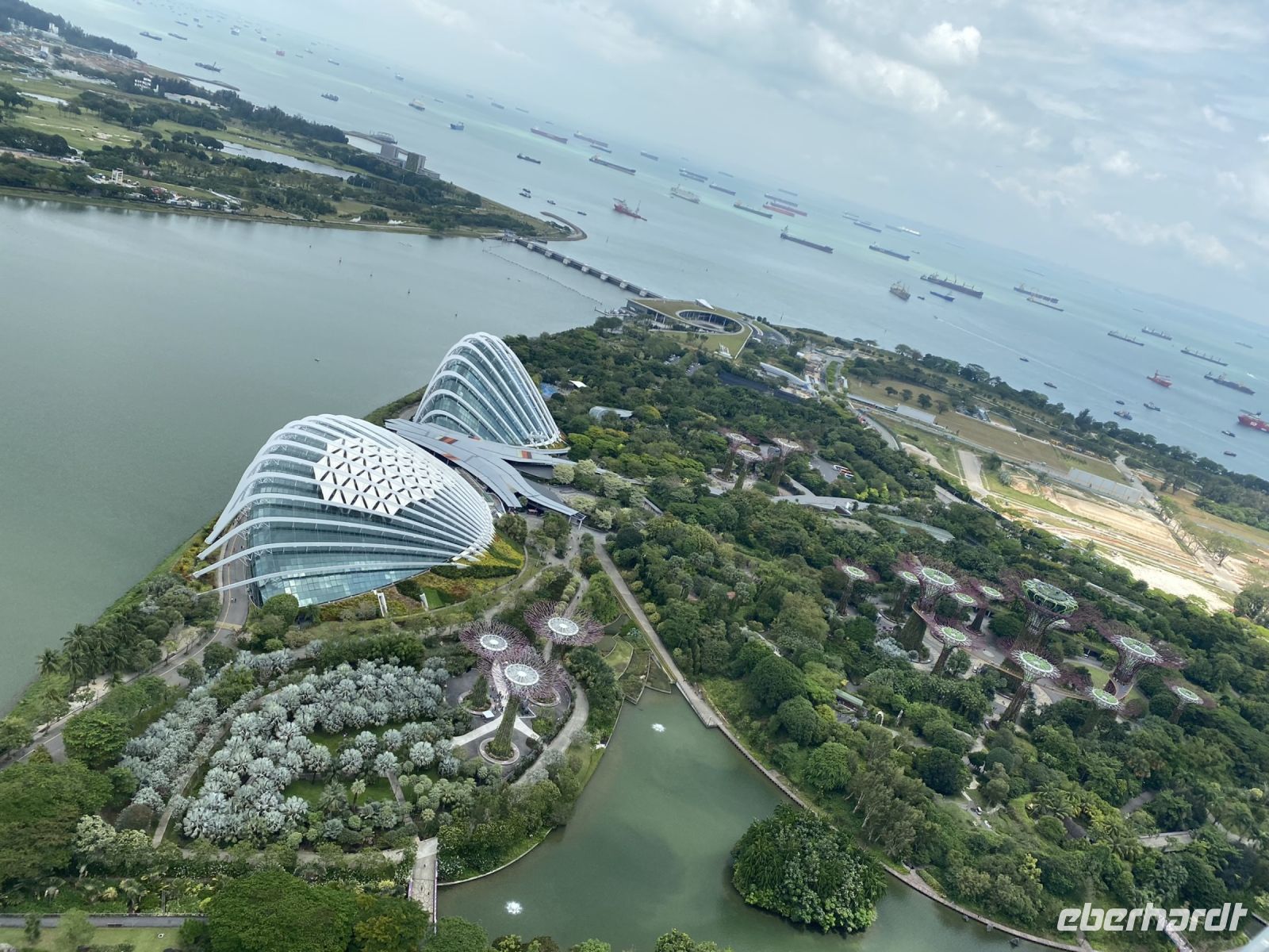 Blick auf Gardens by the Bay von oben