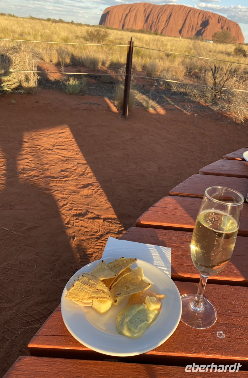 Sonnenuntergang mit Snacks und Sekt am Uluru