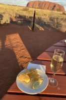 Sonnenuntergang mit Snacks und Sekt am Uluru