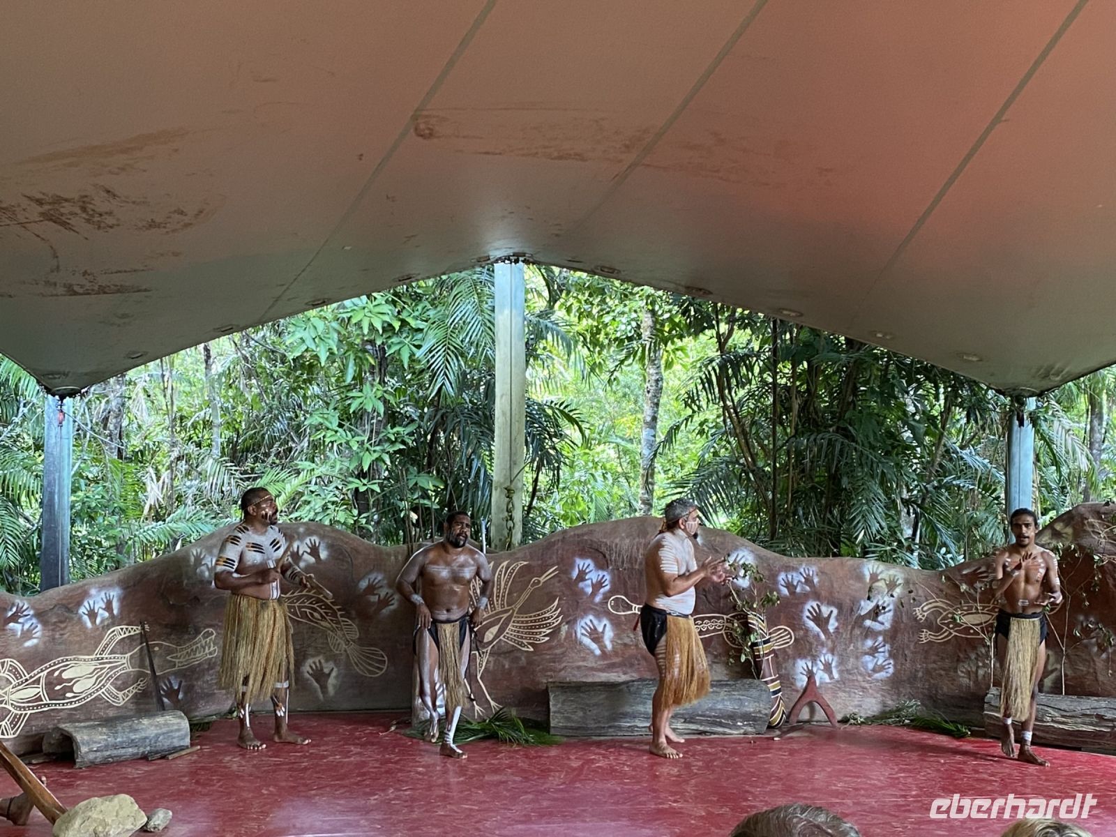 Tanzshow der Pamagirri