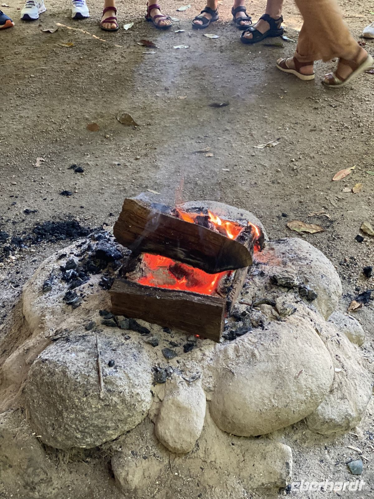 Feuer und Rauch Willkommenszeremonie der Kuku Yalanji
