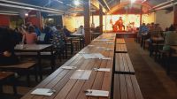 Rundreise Australien - rustikales Abendessen im Outback