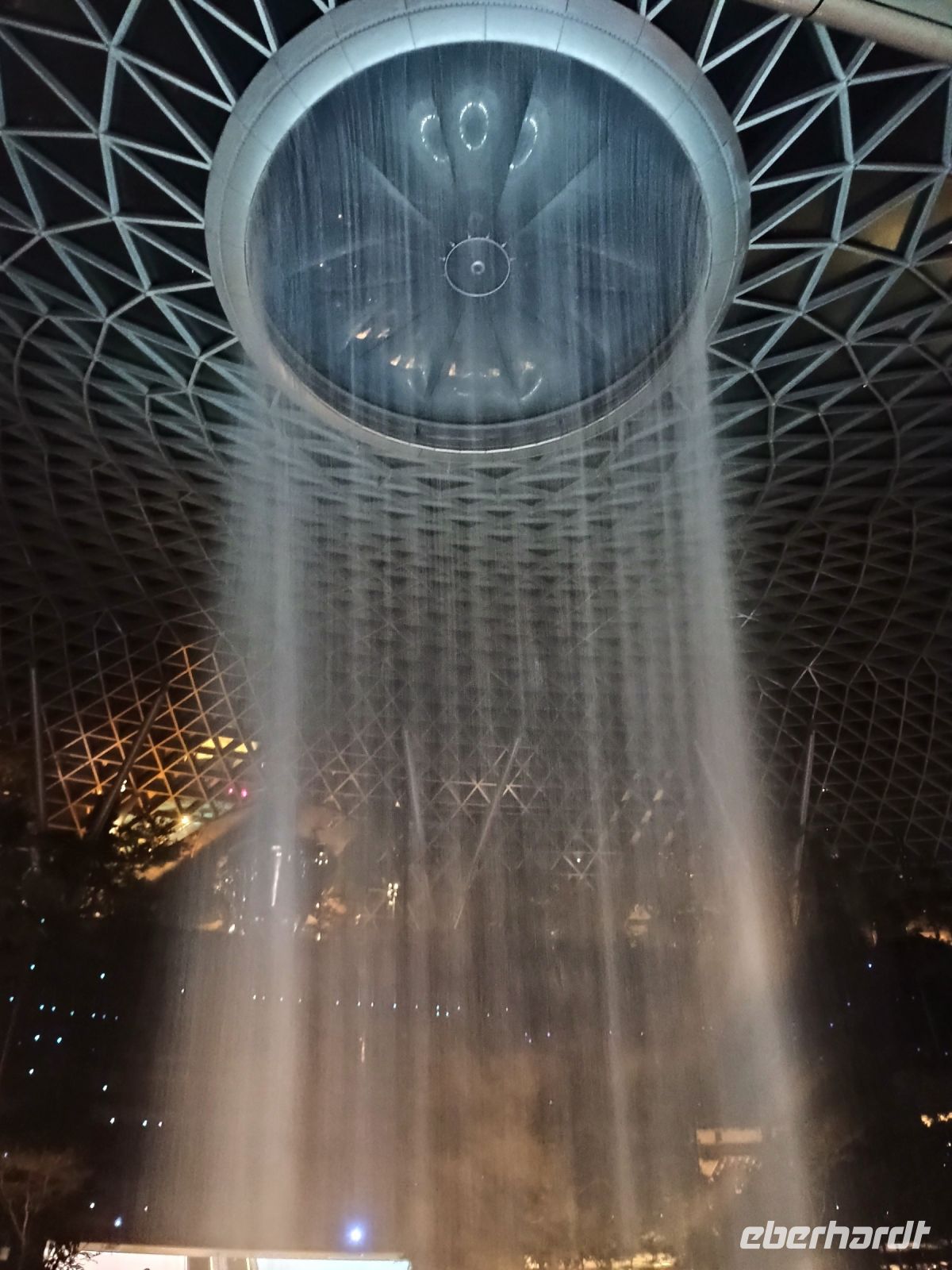 Singapur - Changi Flughafen Jewel Wasserfall