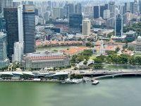 3. Reisetag – Stadtrundfahrt in Singapur – Aussicht vom Marina Bay Sands Hotel auf das Fullerton Hotel
