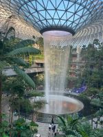 Australien - grenzenloses Fernweh: Singapur  -Der Jewel-Wasserfall im Flughafen