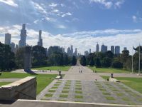 Australien - grenzenloses Fernweh: Melbourne -Blick vom Anzac Memorial auf die Skyline