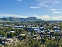 9. Reisetag – Fotostopp auf dem ANZAC Hill in Alice Springs – Aussicht auf Alice Springs