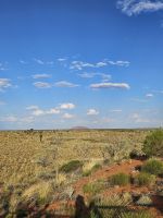 Uluru aus der Ferne