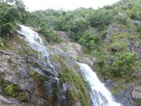 Wasserfall während Bahnfahrt