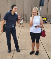 135 Führerin Lucy mit Reiseleiterin Sieglinde