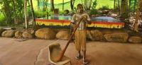 232 Marc führt Didgeridoo vor