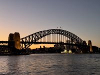 Sydney Harbour Bridge zur Dämmerung.jpeg