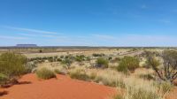 Mount Conner mit Lasseter Highway, Outback 