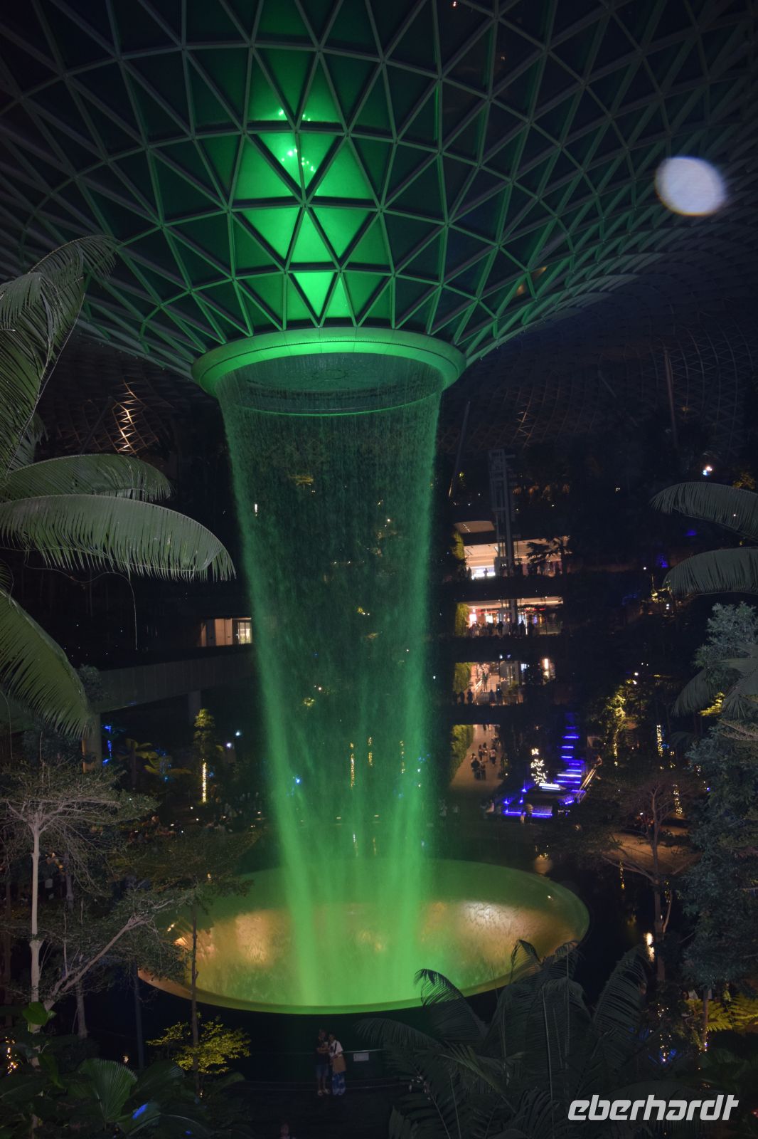 Lichtshow am Wasserfall 