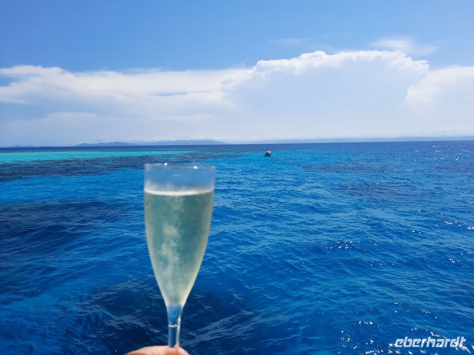 auf der Rückfahrt nach Cairns gibt es Sekt