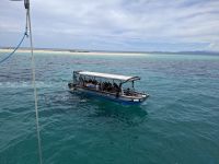 Tenderbott bringt erste Badegäste zur Michael´s Cay &ndash; &copy; Gunter Looß (Eberhardt TRAVEL)