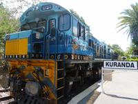 P1030525- Lokomotive des historischen Zuges 