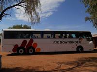 Fahrt von Alice Springs nach Yulara (unser Reisebus im Outback)