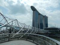 Helix Brücke und Marina Bay Sands Hotel