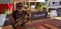 Aborigine im Outback