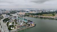 Ausblick auf Formel Eins Rennstrecke und Singapur Flyer vom Marina Bay Sands Hotel Singapur 