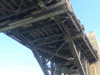 Durchfahrt unter Harbour Bridge