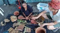 Rundreise Australien - Besuch im Pudakul Aboriginal Center - Korbflechten