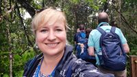 Rundreise Australien - Franzis beim Spaziergang im Regenwald bei Cairns