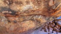 Rundreise Australien - Wandmalereien am Uluru im Outback