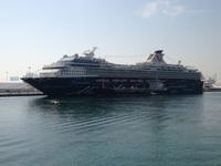 075 Mein Schiff 2 im Hafen von Dubai &ndash; &copy; Patrick Fritzsche (Eberhardt TRAVEL)