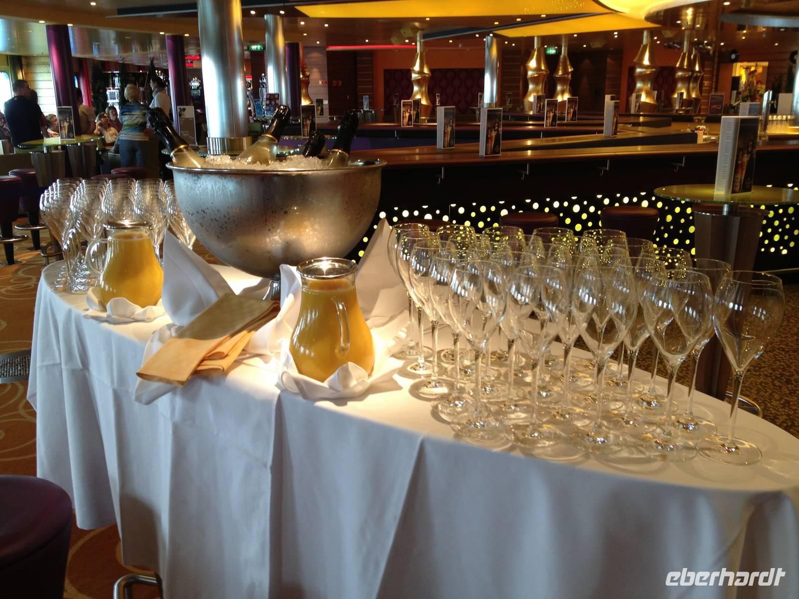 076 Willkommens-Sekt für die Eberhardt-Gruppe &ndash; &copy;  (Eberhardt TRAVEL)