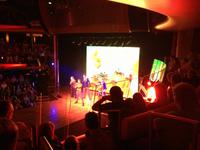 092 das AIDAblu Show-Ensemble &ndash; &copy; Patrick Fritzsche (Eberhardt TRAVEL)