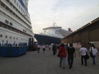 145 im Hafen von Abu Dhabi &ndash; &copy; Patrick Fritzsche (Eberhardt TRAVEL)