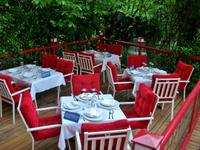 Abendessen im Hotelgarten