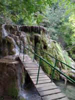 Brücke in den Wasserfall - Kruschuna