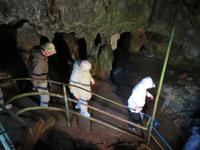 Abstieg in die Höhle