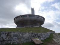 Das Denkmal ähnelt einem Ufo