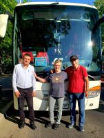Das Dreamteam: Links unser Busfahrer Ionutz, in der Mitte die Reisebegleitung Martina und rechts unser lokaler Reiseleiter Teodor. Rundreise Rumänien und Bulgarien.   &ndash; &copy; Martina Wegener (Eberhardt TRAVEL)