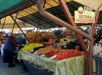 Bauernmarkt. Stadtspaziergang in Sibiu (Hermannstadt). Rundreise Rumänien und Bulgarien.  &ndash; &copy; Martina Wegener (Eberhardt TRAVEL)