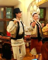 Tradionelles Essen und Folklore an unserem letzten Abend in Bukarest. Rundreise Rumänien und Bulgarien.  &ndash; &copy; Martina Wegener (Eberhardt TRAVEL)