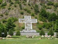 226_Rupite - Steinkreuz am Fuße des Kraters Kozhuh