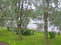 Unser Weg führt am Ufer entlang. 