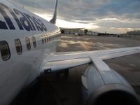 Einsteigen in den Flieger in Dresden um 6 Uhr