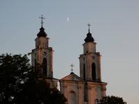 Dom von Kaunas mit Mond