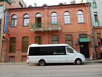 Unser Bus vor dem Best Western Santaka