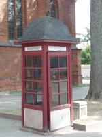 Brieftaube auf Telefonzelle in Kaunas