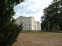 am Herrenhaus Mežotne 