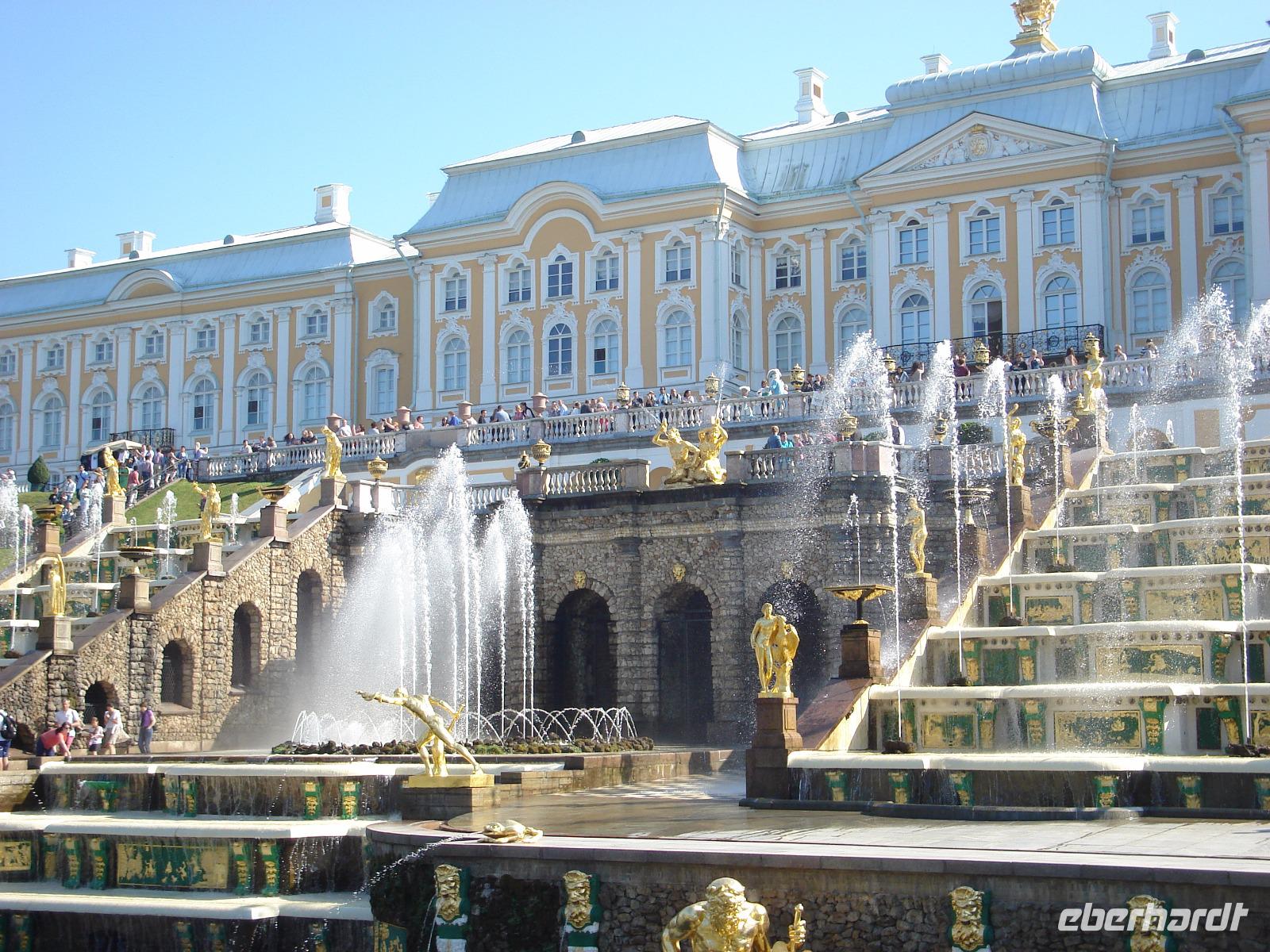 Peterhof: Schloss mit großer Kaskade